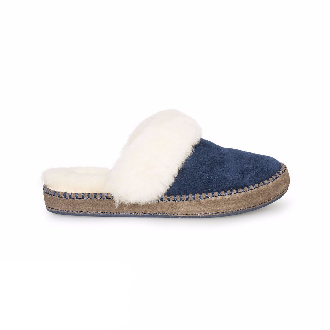 Ugg fashion aira slippers size 8